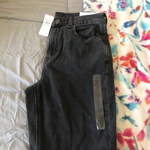 Black American Eagle mom jeans